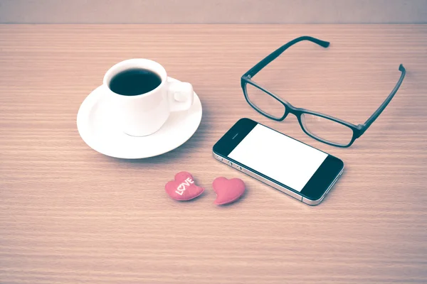 Café, telefone, óculos e coração — Fotografia de Stock