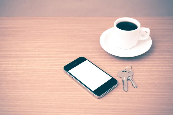 커피 컵 및 전화 및 키 — 스톡 사진