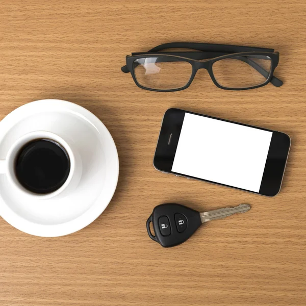 Csésze kávé és a telefon az autó kulcs — Stock Fotó