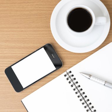 kahve fincanı ve telefon ve not defteri