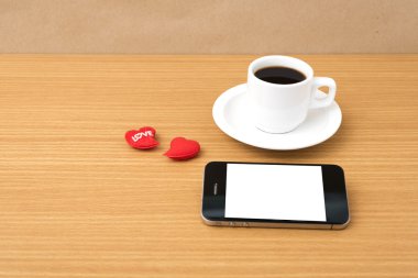 kahve fincanı ve telefon ve kalp