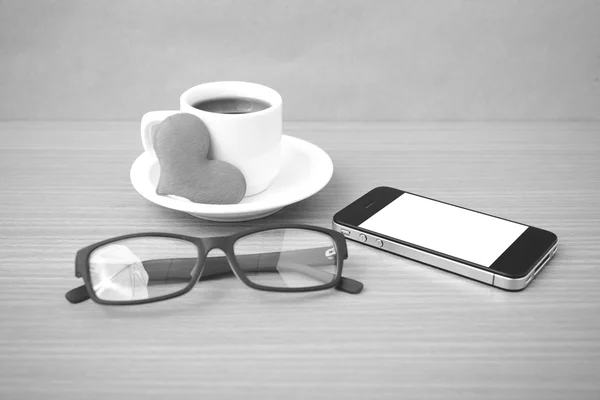 Café, teléfono, anteojos y corazón —  Fotos de Stock