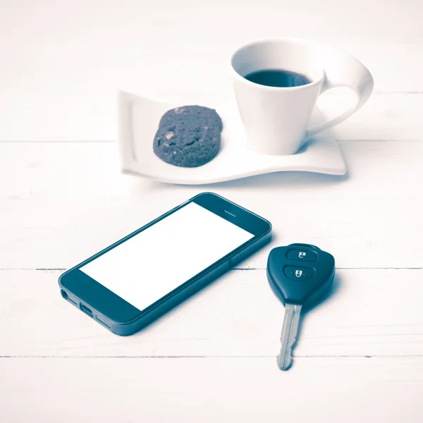 Φλιτζάνι καφέ με cookie, το τηλέφωνο και το αυτοκίνητο βασικό στυλ vintage — Φωτογραφία Αρχείου