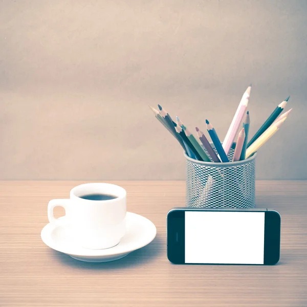 Kaffeetasse und Telefon mit Farbstift — Stockfoto