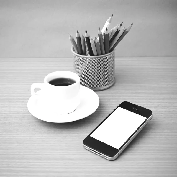 Taza de café y teléfono con lápiz de color —  Fotos de Stock