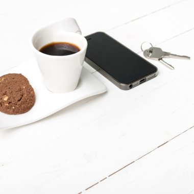 kahve fincanı ile tanımlama bilgisi, telefon ve anahtar