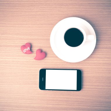 kahve fincanı ve telefon ve kalp