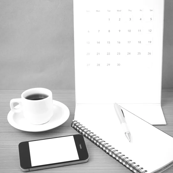 コーヒー、電話、メモ帳、カレンダー — ストック写真