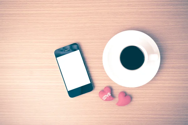 Tasse de café et téléphone et coeur — Photo