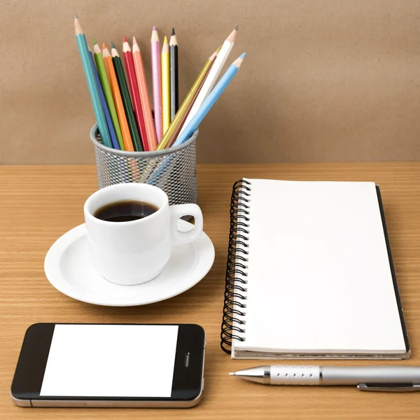コーヒー、電話、メモ帳、色鉛筆 — ストック写真