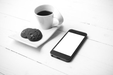 tanımlama bilgisi ve telefon siyah ve beyaz renk ile kahve fincanı