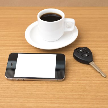Kahve Kupası ve telefon ve araba anahtar