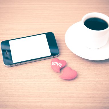 kahve fincanı ve telefon ve kalp