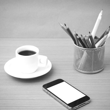 kahve fincanı ve telefon ile renk kalem