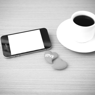kahve fincanı ve telefon ve kalp