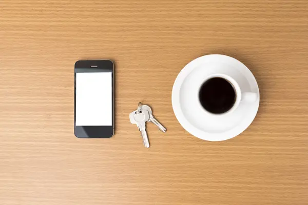 Φλιτζάνι καφέ και το τηλέφωνο και το κλειδί — Φωτογραφία Αρχείου