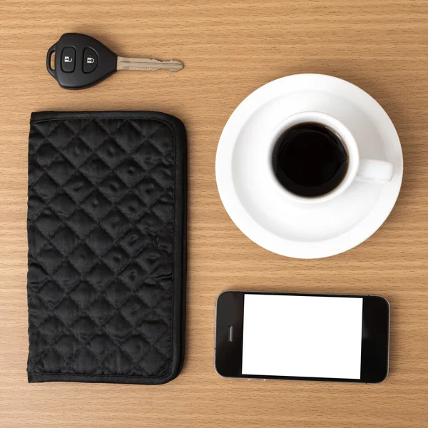 전화 차 키와 지갑 커피 컵 — 스톡 사진
