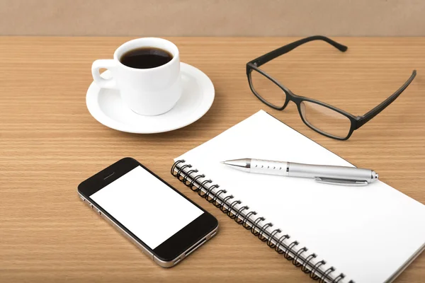Café, telefone, bloco de notas e óculos — Fotografia de Stock