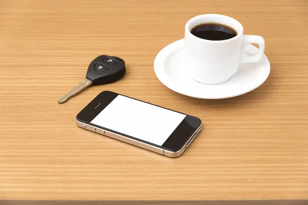 Kávé-kupa és a telefonja és az autós kulcs — Stock Fotó