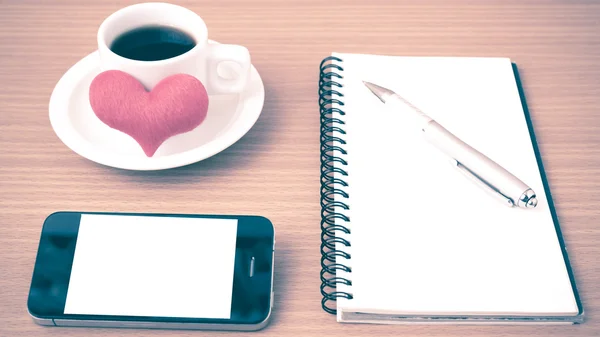 Kawy, telefon, skrypt dłużny i serca — Zdjęcie stockowe
