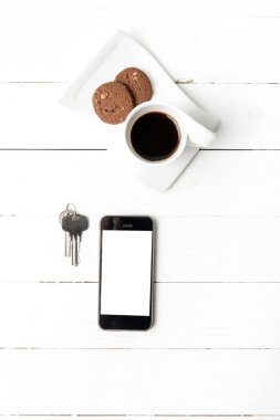 kahve fincanı ile tanımlama bilgisi, telefon ve anahtar