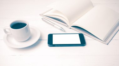 telefon ve dizüstü vintage tarzı ile kahve fincanı