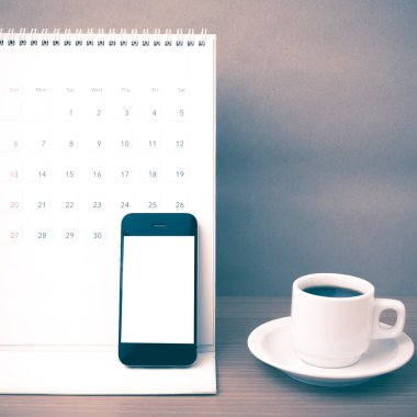 kahve fincanı ve telefon ve takvim