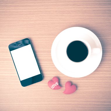 kahve fincanı ve telefon ve kalp