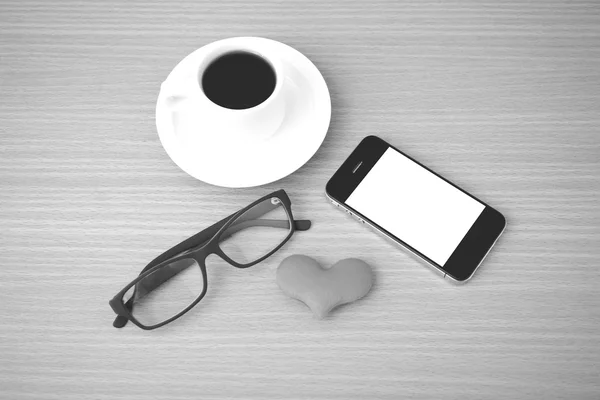 Koffie, telefoon, brillen en hart — Stockfoto