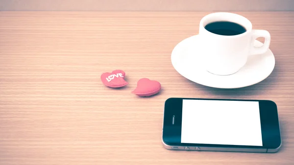 コーヒー カップと電話と心 — ストック写真