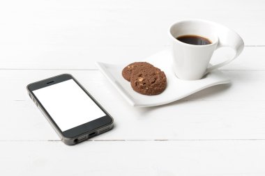 kahve fincanı çerez ve telefon ile