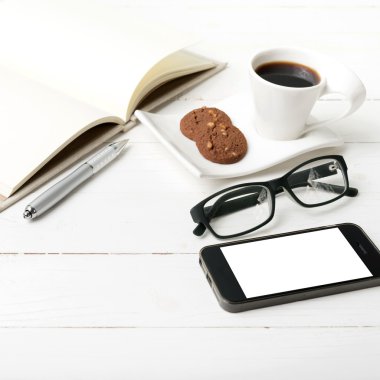 kahve fincanı ile tanımlama bilgisi, telefon, defter ve gözlük