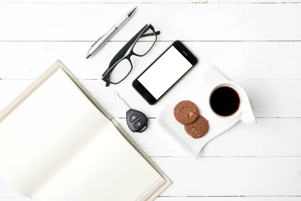 Coffee cup with cookie,phone,open notebook,car key and eyeglasse — Stock Photo, Image