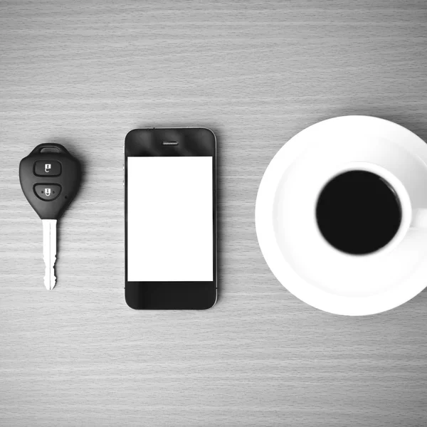 Kávé-kupa és a telefonja és az autós kulcs — Stock Fotó