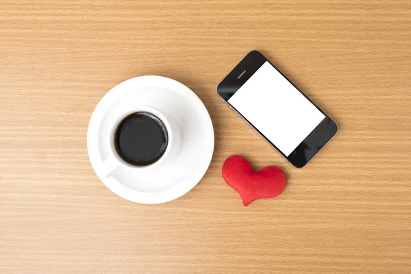 Koffiekopje en telefoon en hart — Stockfoto