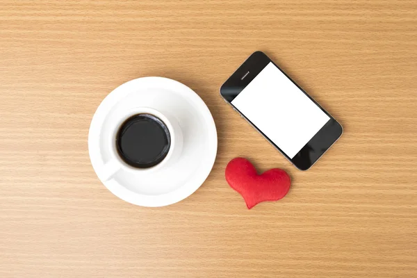 kahve fincanı ve telefon ve kalp