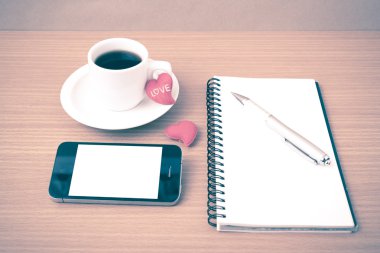 kahve, telefon, not defteri ve kalp