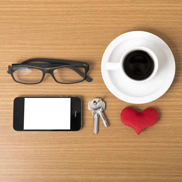 Kávé, a telefon, a szemüveg, a kulcs és a szív — Stock Fotó