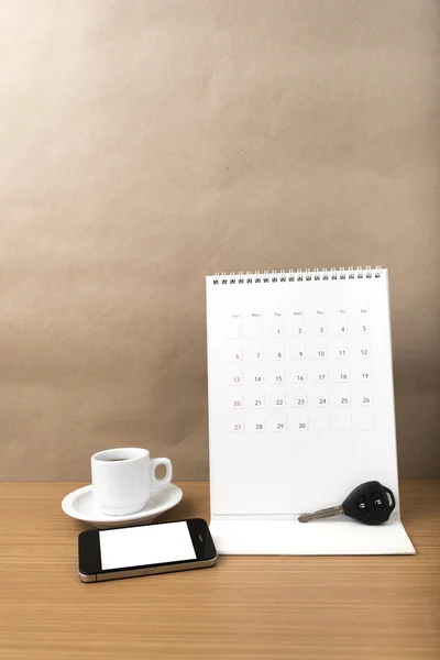 Kaffee, Telefon, Autoschlüssel und Kalender — Stockfoto