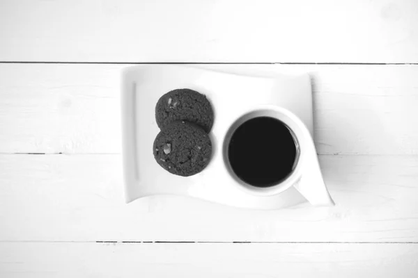 Koffiekopje met cookie zwart / wit kleur — Stockfoto