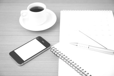 kahve, telefon, not defteri ve takvim