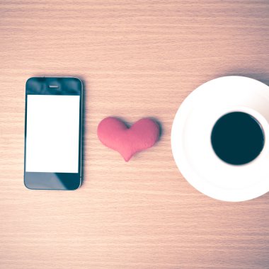 kahve fincanı ve telefon ve kalp