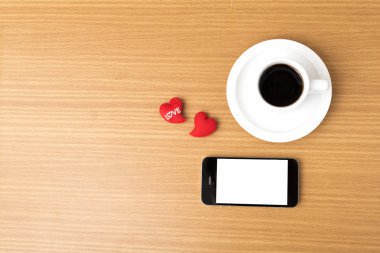 kahve fincanı ve telefon ve kalp