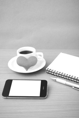 kahve, telefon, not defteri ve kalp