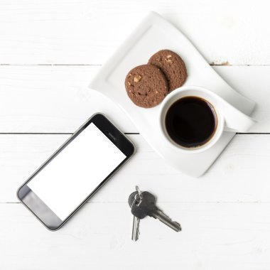 kahve fincanı ile tanımlama bilgisi, telefon ve anahtar