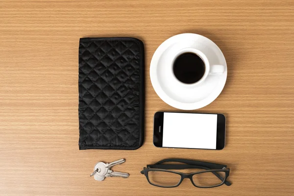 Kaffee, Telefon, Schlüssel, Brille und Geldbörse — Stockfoto