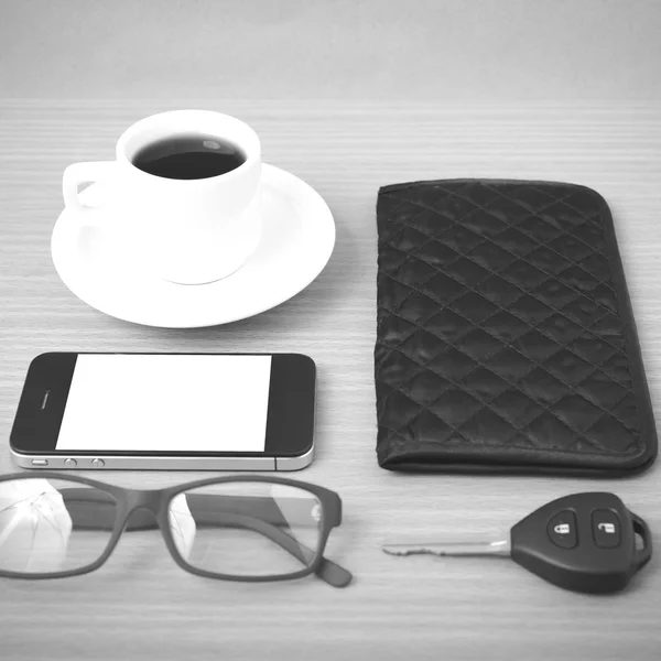 Káva, telefon, klíče od auta, brýle a Peněženka — Stock fotografie