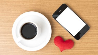 kahve fincanı ve telefon ve kalp
