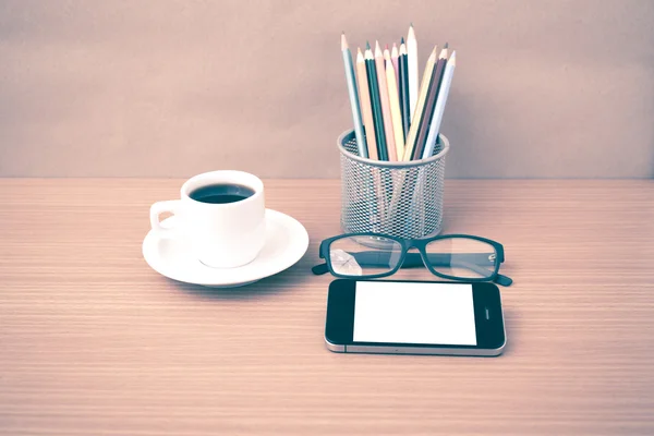 Café, teléfono, anteojos y lápiz — Foto de Stock