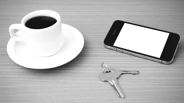 Taza de café y teléfono y llave —  Fotos de Stock